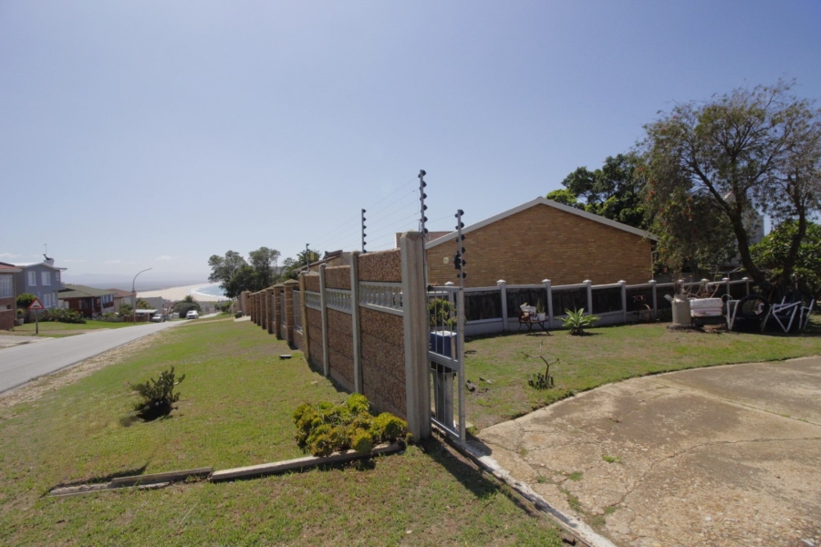 3 Bedroom Property for Sale in Wavecrest Eastern Cape